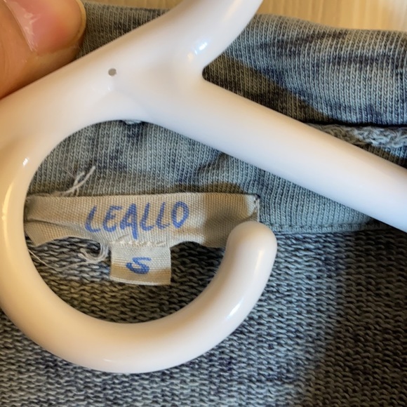 Leallo Women’s Button Down Shacket - Picture 2 of 8